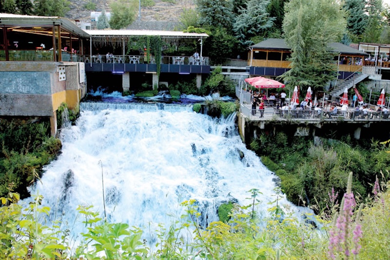 Keban &Ccedil;ır&ccedil;ır Şelalesi