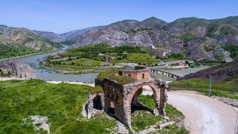 Palu Kalesi ve Murat Nehri